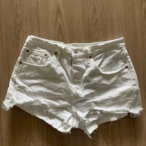 White W30 501 Levi’s white shorts
